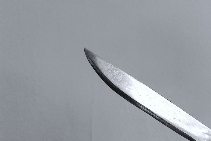 Десять ударов на двоих: В Бурятии женщина с ножом накинулась на приятелей 