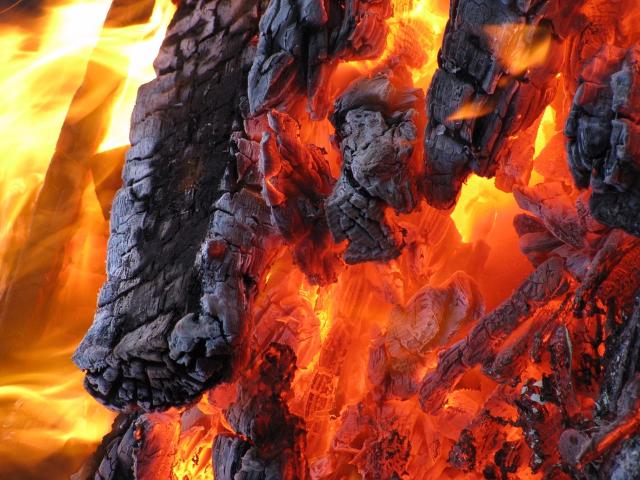 «Мог сгореть весь посёлок»: В Бурятии огонь уничтожил 17 домов