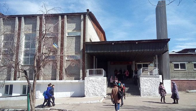В Улан-Удэ взрослый мужчина избил школьника