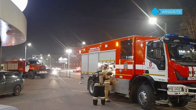 Улан-удэнцев напугали десять пожарных и скорых возле торгового центра. ФОТО